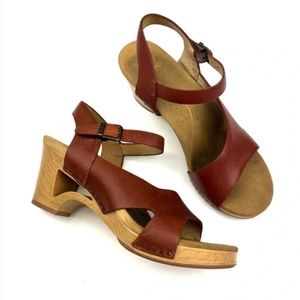 Dansko Tasha brown leather clog sandals size 39